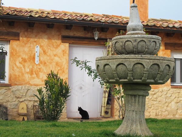 Fachada horno-merendero y jardn