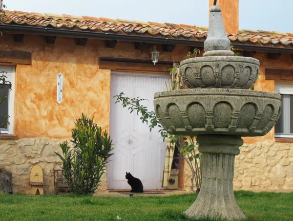 Fachada horno-merendero y jardín Fachada horno-merendero y jardín